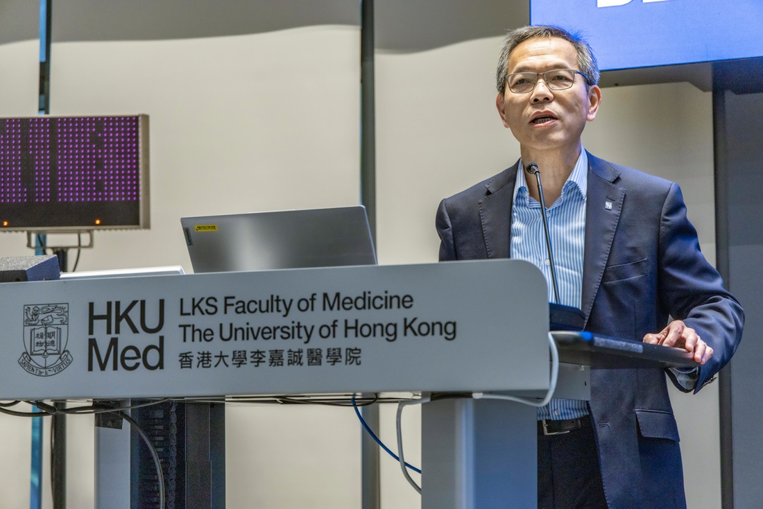 Professor Chak-sing Lau, Dean of Medicine, HKU, delivers welcome remarks