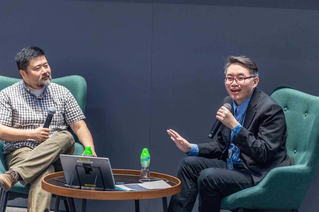 (From left) Dr Fan Ning speaks on “Public Health is On My Plate Even When I am Operating”, moderates by Dr Nason Tan, Senior Lecturer of the School of Public Health